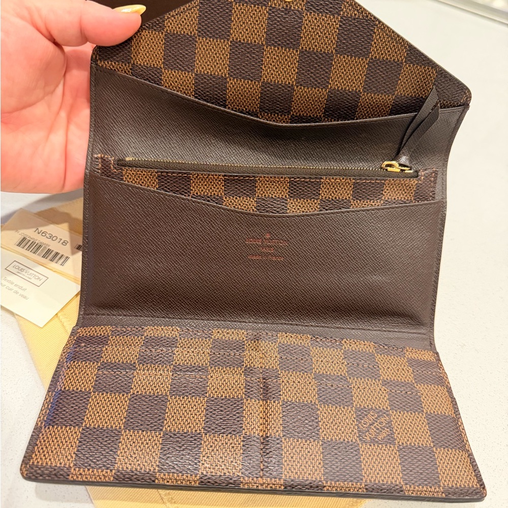Louis Vuitton Damier Ebene Wallet with Gold Accent - Picture 9 of 10